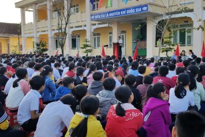 Sinh hoạt dưới cờ